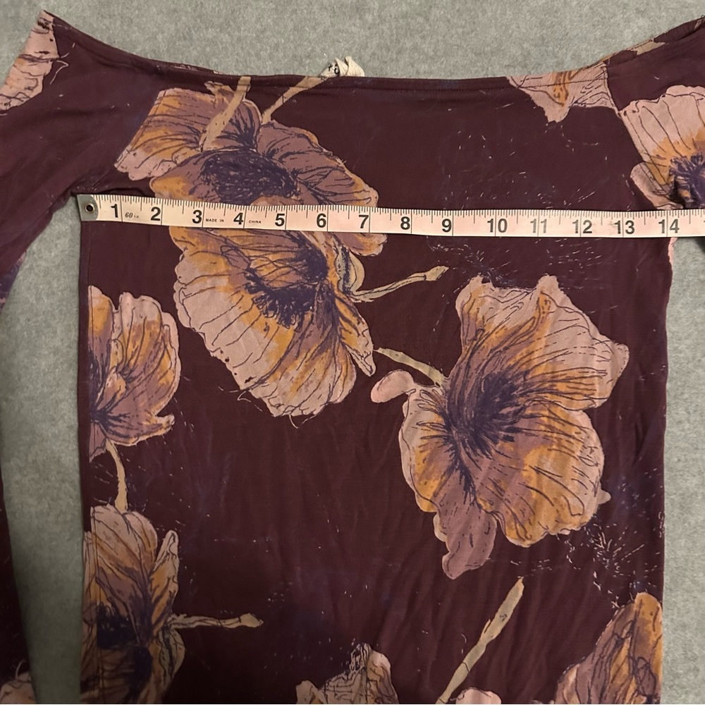 WE THE FREE OFF THE SHOULDER BELL-SLEEVE TOP WINE PRINT size XS - Picture 6 of 9